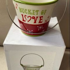 Ceramic bucket for reindeer food