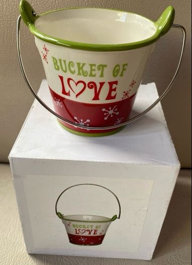 Ceramic bucket for reindeer food