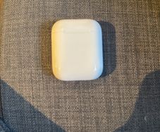 Apple AirPod 2nd generation. Case + left EarPod.
