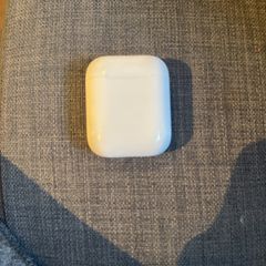 Apple AirPod 2nd generation. Case + left EarPod.