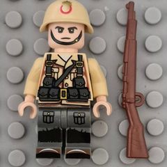 Lego compatible, military figures, Italian infantry. 15 figures plus rifles.