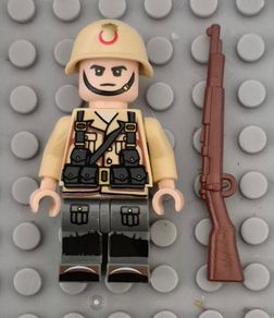 Lego compatible, military figures, Italian infantry. 15 figures plus rifles.