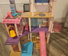 Barbie dream house