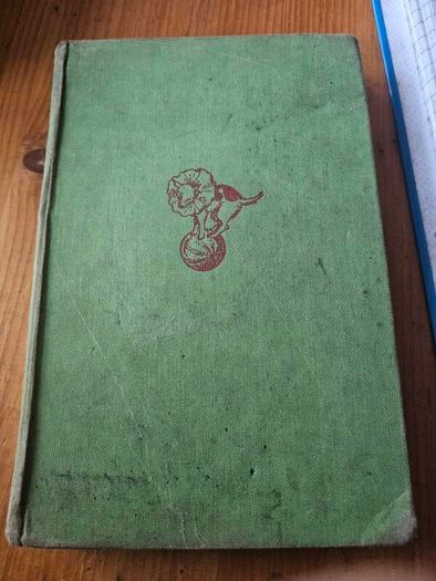 Magic In The Air.  By Dorathy Ann Lovell.  Illustrated By Shirley Hughes. 1952 Hardback In Fair Condition.  See Photos For Same.