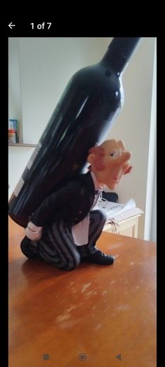 Wine bottle holder