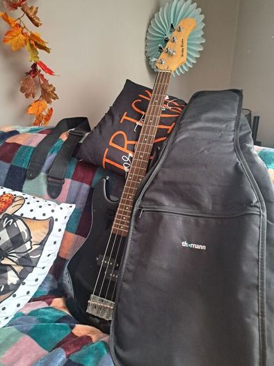 harley benton bass guitar