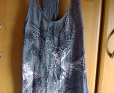 Only grey and white tank top. Size M.