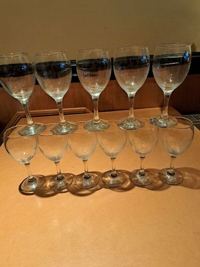 (NEW!) x11 Wine Glasses