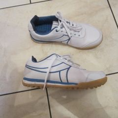 KIKKOR  size 3.5   ladies