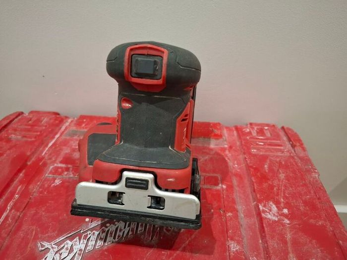 Milwaukee M18 BQSS Brushed Quarter Sheet Sander with 4ah battery