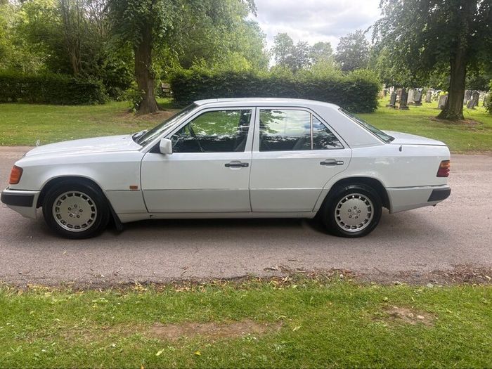 Mercedes-Benz 300D W124