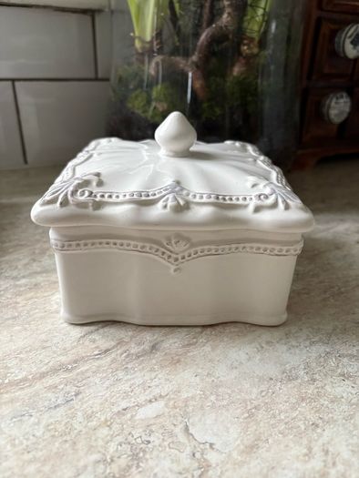 New French inspired ceramic lidded storage box in antique white.