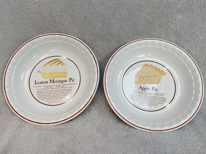 Vintage (80s) ceramic Pair of pie dishes