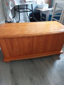 Pine blanket storage box