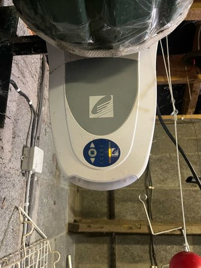 Electric roller door