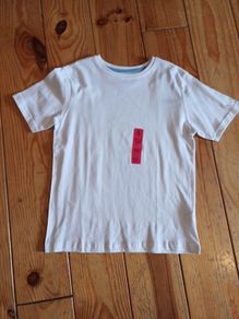 BNWT Age 8-9 White Teeshirt