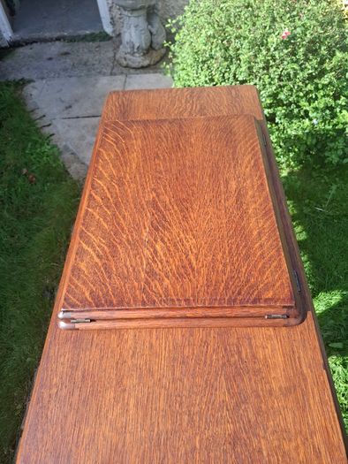 Antique Singer treadle sewing machine