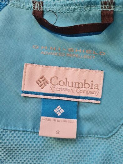 Columbia omni shield hoodie Size small Pit to pit 19" in excellent condition