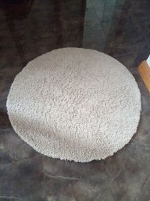 round cream rug