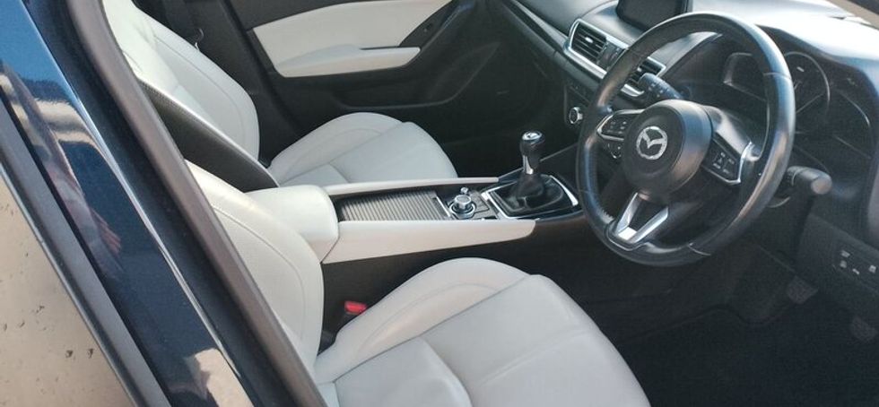 Mazda 3.  1.5 D Platinum (105PS)