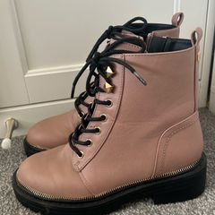 Ladies boots
