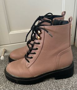 Ladies boots