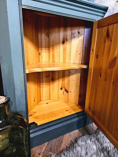 Corner display unit