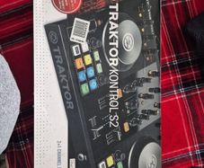 Traktor Kontrol S2 Mk2 with Traktor Pro 2 Licence