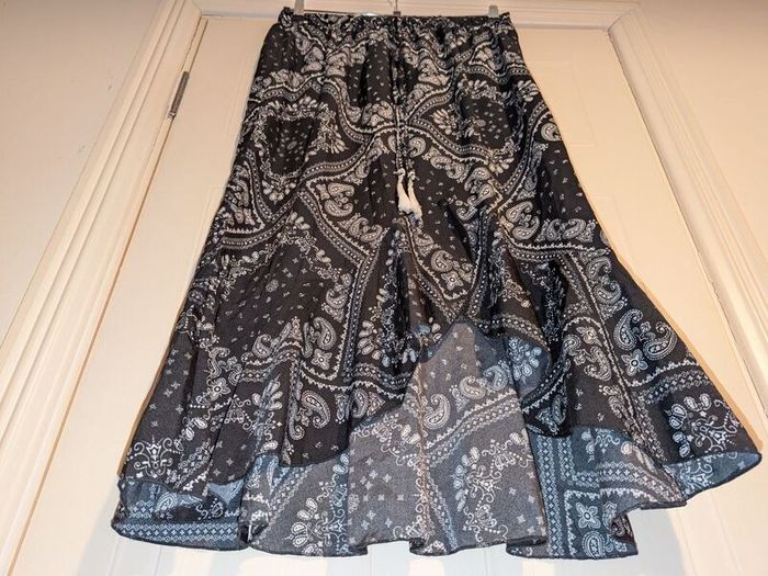 Perfect for Summer stunning floral hi--lo skirt