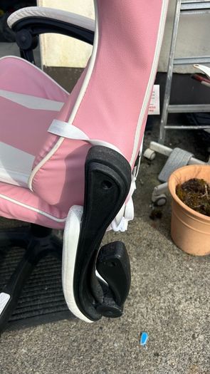 FREE Pink Gaming Chair