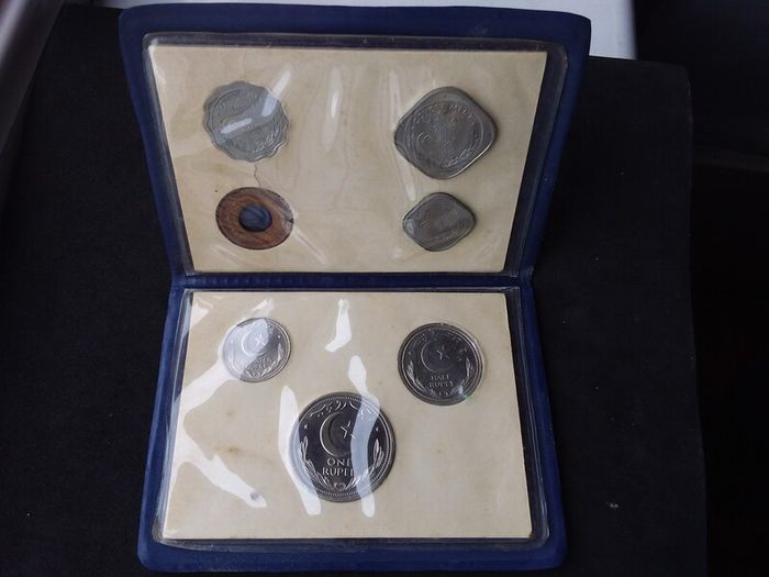 Rare Vintage 1948 Pakistan Mint Coin Set - Official Lahore Mint, Blue Wallet