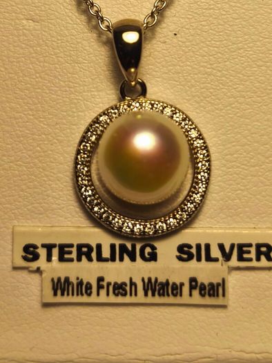 Sterling Silver Freshwater Cultured Pearl Pendant and Chain