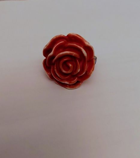 Pretty dress ring