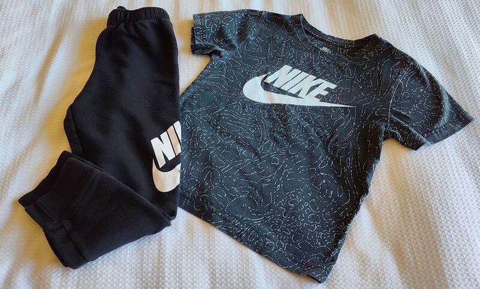 NIKE - Boy's Sets. Age 6-7