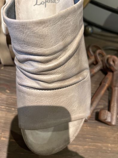 Lofina taupe leather ruched sliders eu 40