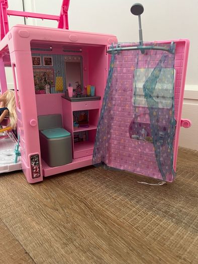 Barbies Dream Camper Van and Barbies Cafe