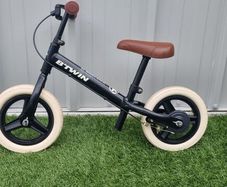 B'twin Kids' 10" Mountain Balance Bike Runride 520 -   Black