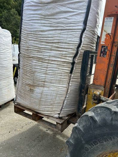 Rough terrain forklift