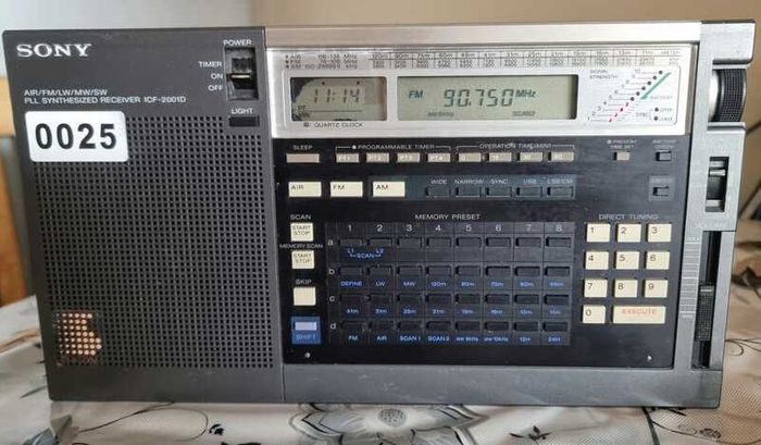 Sony ICF-2001D World Band Radio Tuner Receiver FM LW MW SW, working good.