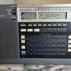 Sony ICF-2001D World Band Radio Tuner Receiver FM LW MW SW, working good.