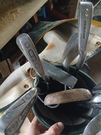 Dunlop Golf bag & mixed clubs