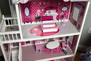 kids play dollhouse