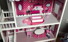kids play dollhouse
