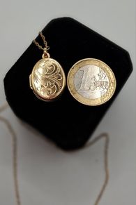 Vintage 9ct yellow gold locket necklace
