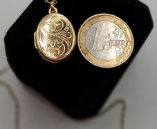 Vintage 9ct yellow gold locket necklace
