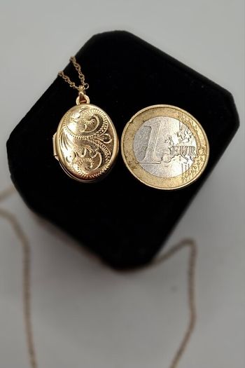 Vintage 9ct yellow gold locket necklace