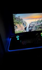 Samsung 27inch curved monitor+ keyboard mouse and speakers!