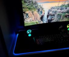 Samsung 27inch curved monitor+ keyboard mouse and speakers!