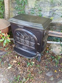 Freestanding gas stove