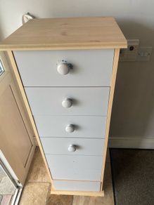 Chest of drawers